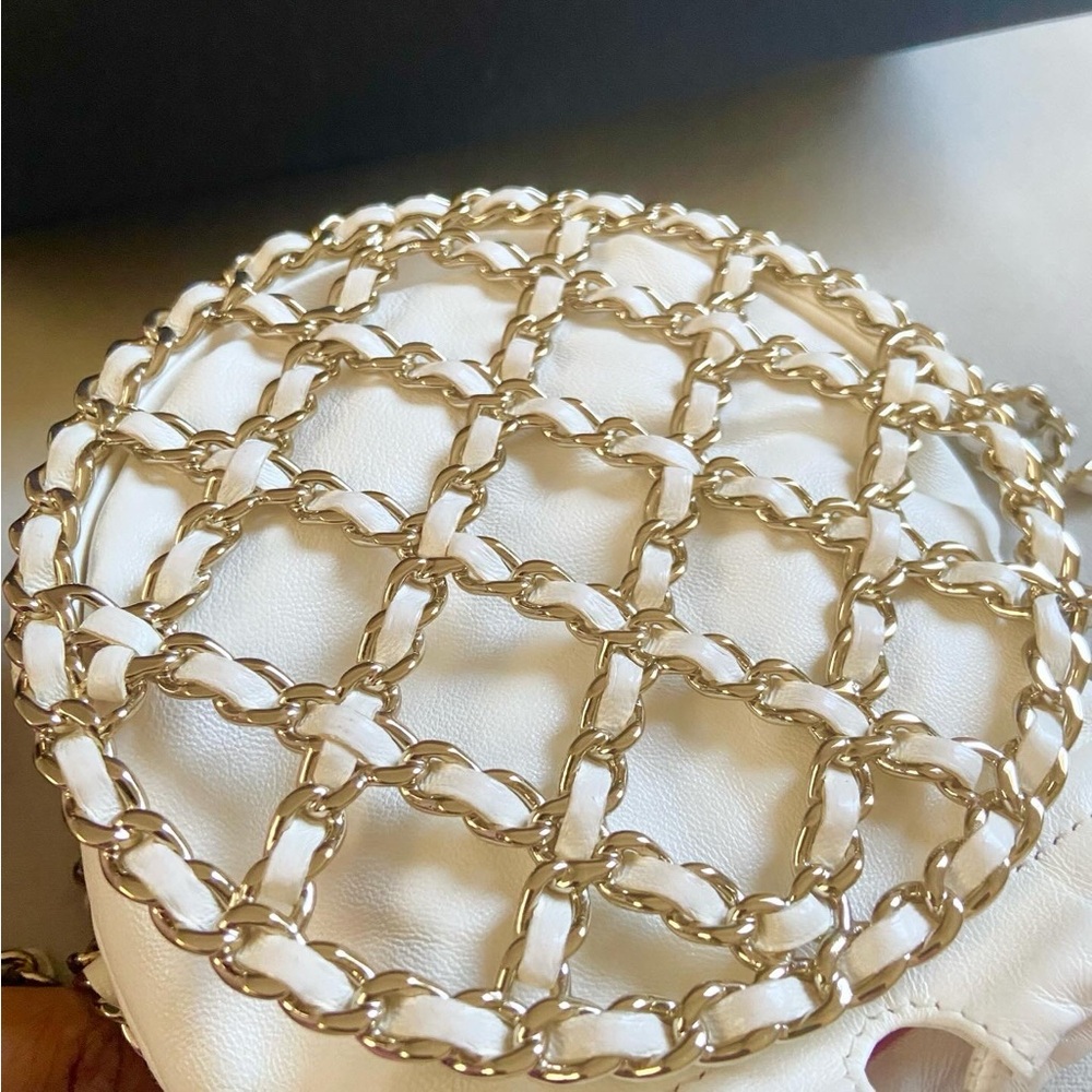🔥Rare🔥 Chanel  Drawstring Caged Chain Around Crossbody 💢Will fit a phone💢 - Picture 9 of 12